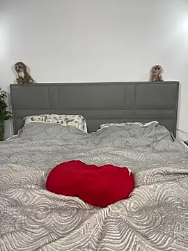 CurlyLara live sex cam