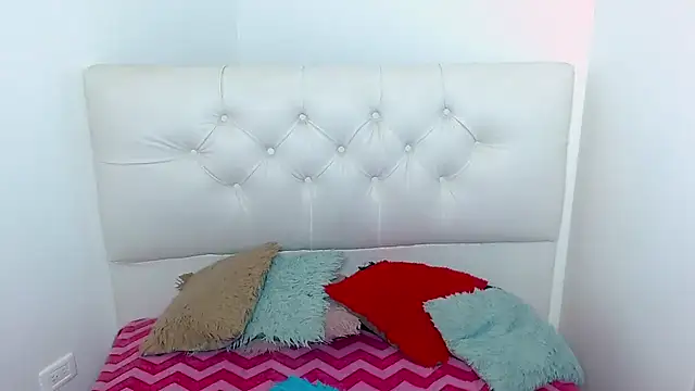 x_isabella_x live cam on StripChat
