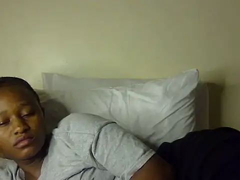 Petite_Ebony10 live cam on StripChat