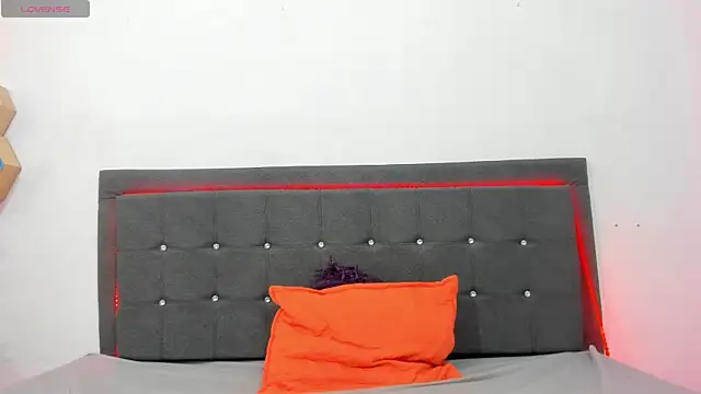 Lil_Aurora_ live cam on StripChat