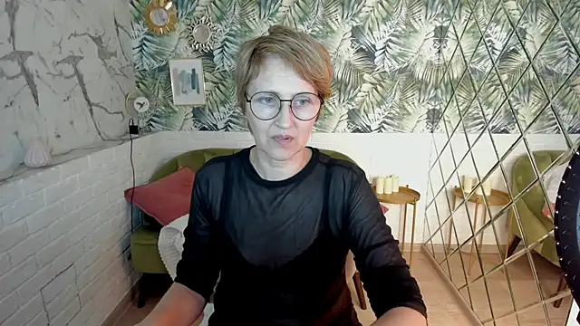 Paris_Cherry live cam on StripChat