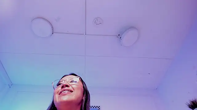 Sharon_Adamss live cam on StripChat