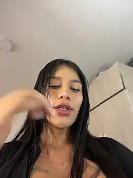 emmily_19 (F young) - NAKED AND BIGGG SQUIRTT