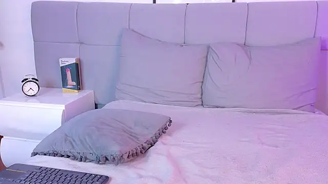 Nicolee_Saint
