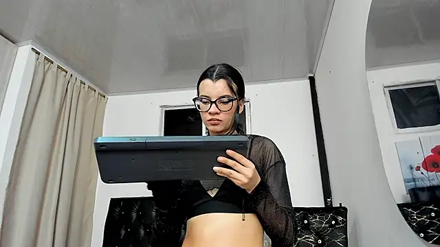 pinky_f00x live cam on StripChat