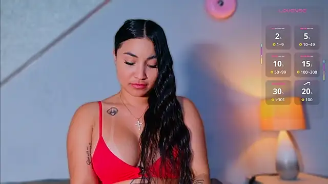 ReinaChloe live cam on StripChat