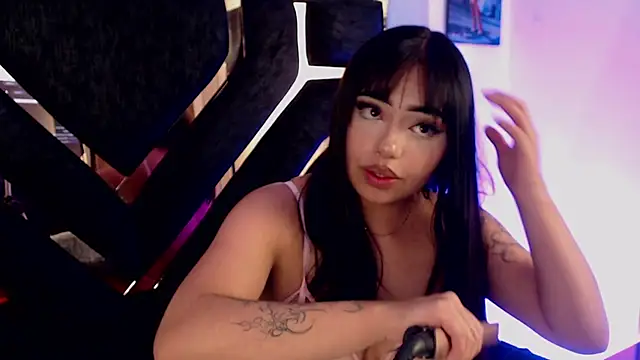 sweetbloomcs live cam on StripChat