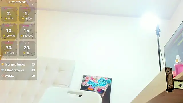 NORALOUX2 live cam on StripChat