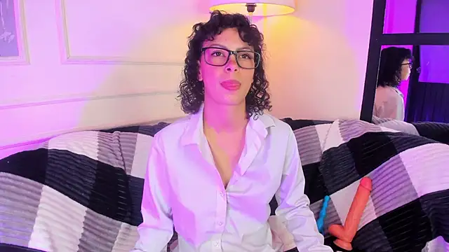 AliceMadnes live cam on StripChat