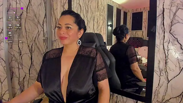 adelinemoretti live cam on StripChat