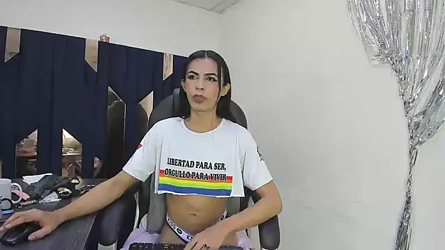 Model: Aisha_hotts777