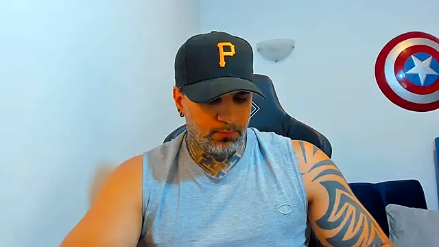 JoshRigby live cam on StripChat