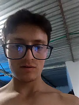 Davitfitnosuke webcam