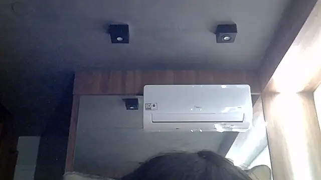 SkinnyKitten live cam on StripChat