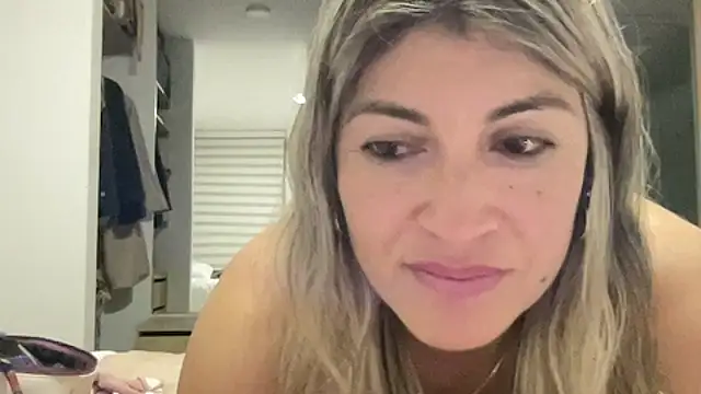 LunaBeya live cam