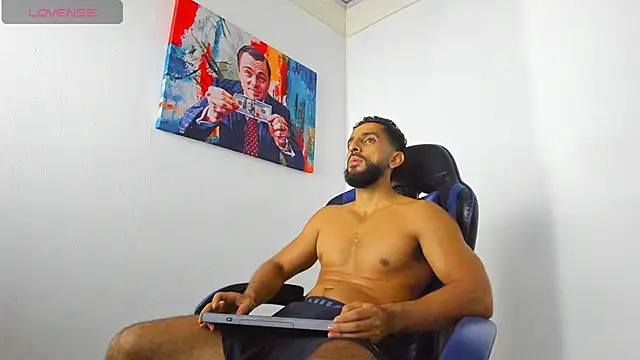 Yiyo10_ live cam on StripChat