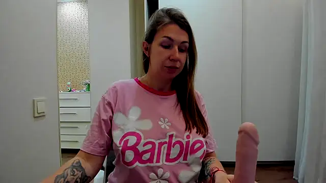 PregnantEva