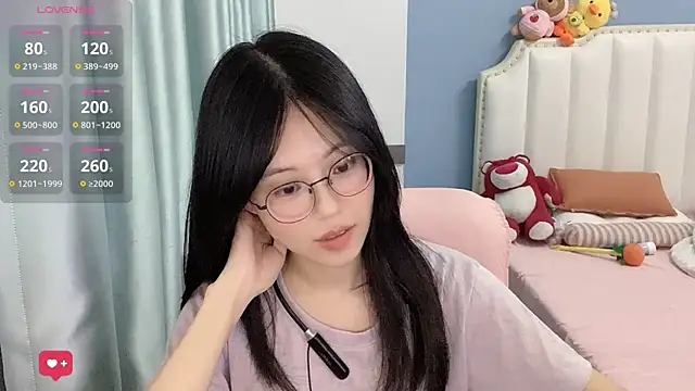 Luna-666 live cam on StripChat