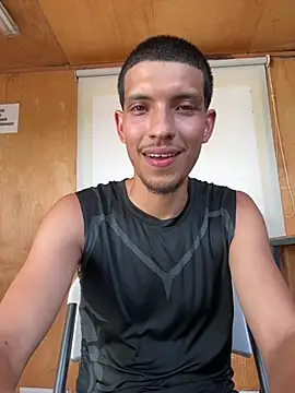 Guillermo618 live cam on StripChat