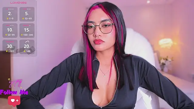 AzuraKindong live cam on StripChat