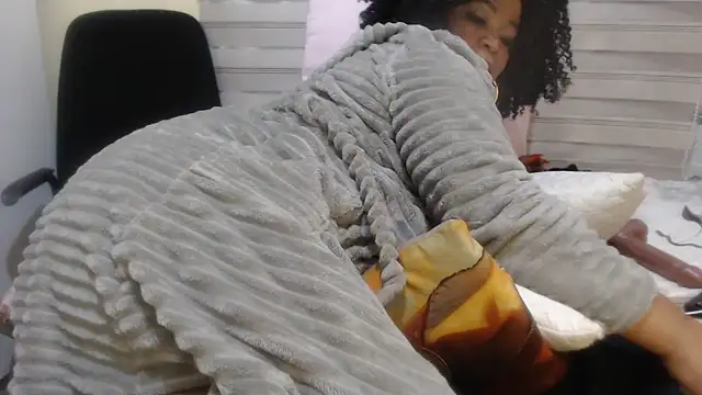 Foxybrownxx1 webcam