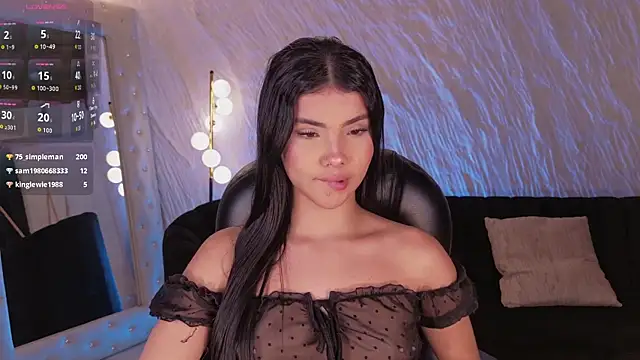 MiaLaurence live cam on StripChat