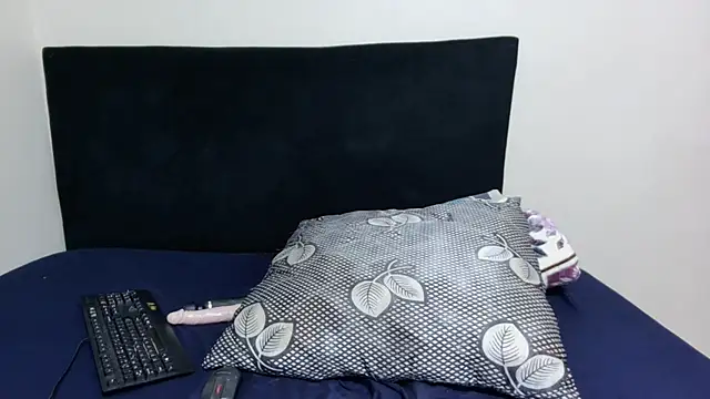 SweetTitties21 webcam