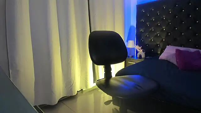 BellaRoge webcam