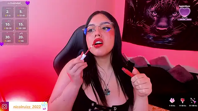 Nicolle_Ruizz live cam on StripChat