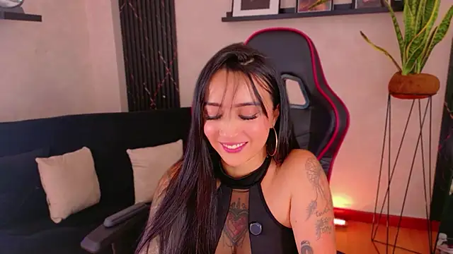 EmmyEvans1 live cam on StripChat