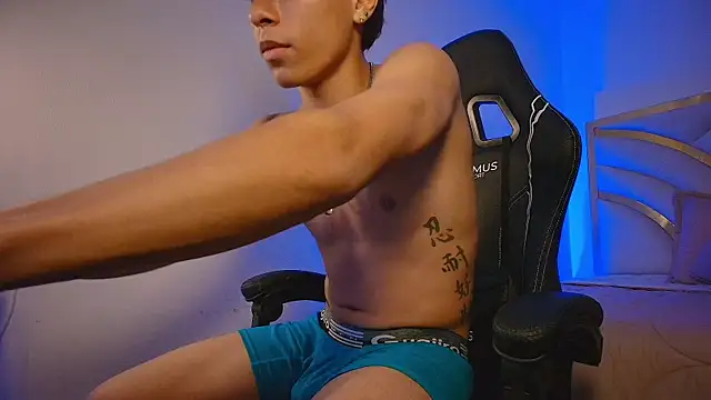 Ryaan_Stone live cam on StripChat