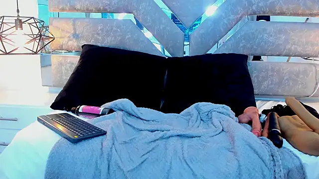 Slut_Milf_ live cam on StripChat