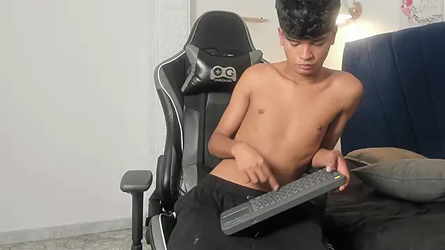 jacob_cum23 live cam on StripChat