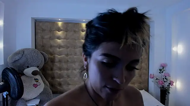 violet_giraldo live cam on StripChat