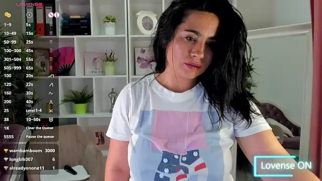 EmaBrownie live cam on StripChat