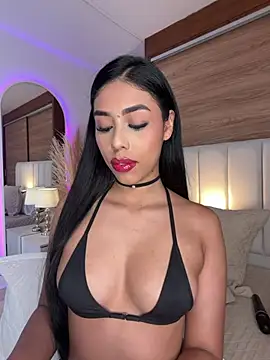 Rossie_Blooms live cam on StripChat