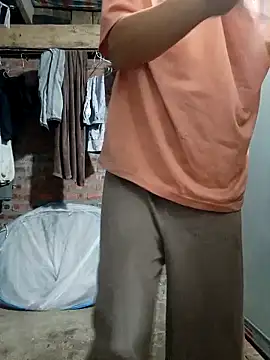 HeresThuy22 live cam on StripChat