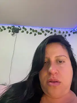 whitegirl0122 webcam