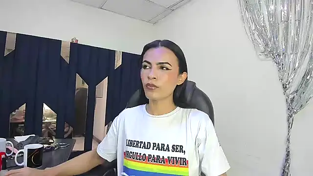 Model: Aisha_hotts777