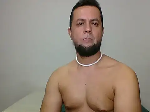 triistan_king10 - TRIISTAN_KING10's free webcam - UK Sex Cams