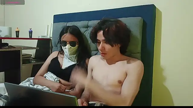 MoonVelvetDUO live cam on StripChat