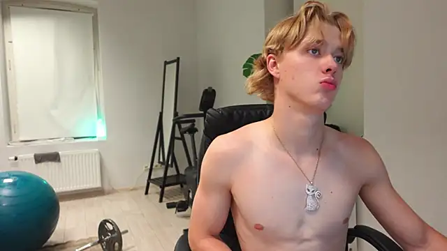 Eddie_Soltero live cam on StripChat