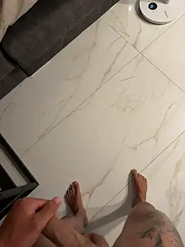 hiddencouple21 - HiddenCouple21's free webcam - UK Sex Cams