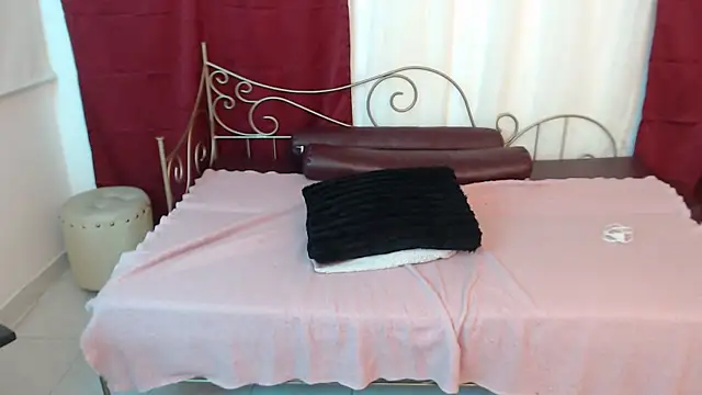 roxanne_vale - Roxanne_vale's free webcam - UK Sex Cams
