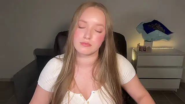 EvaMaddison live cam on StripChat