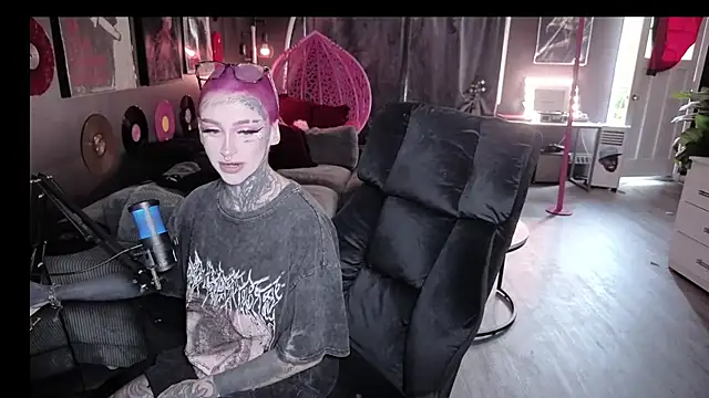 bambitatted webcam
