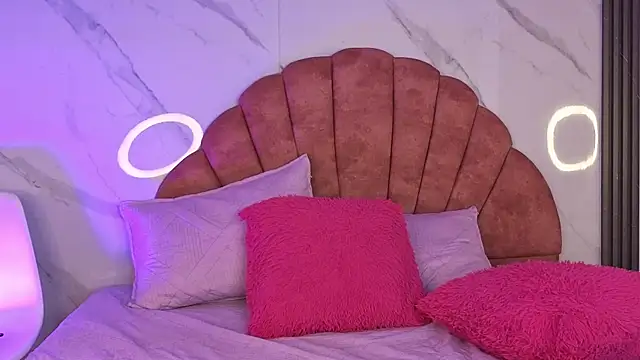 KiraKeyTeen webcam