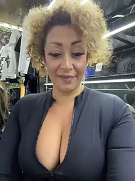 Katti_Barrera live cam on StripChat