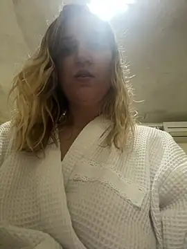 Bia_sexynovaes live cam