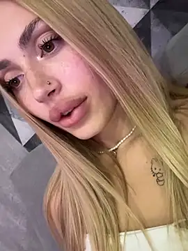 Elizabeth_Tay live cam on StripChat
